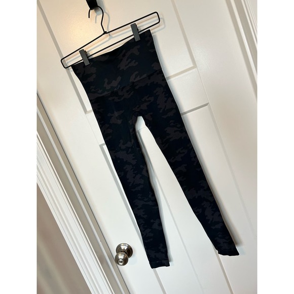 Spanx Women's Seamless Camo Ankle Legging Stretch Pull on Multicolor Size Small - Picture 3 of 13